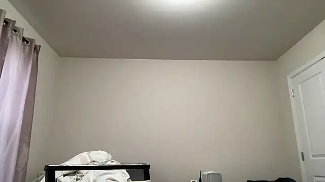 Snapshot of SluggishChase99 chatting on March 6, 1:07 pm SluggishChase99 online show from March 6, 1:07 pm