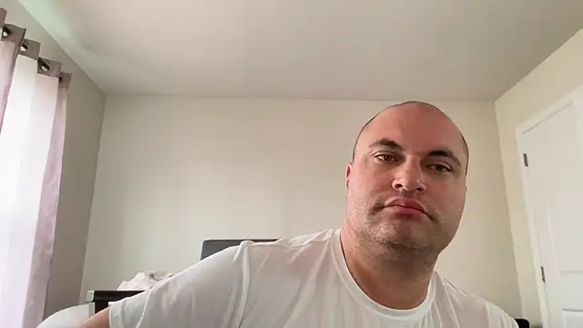 Snapshot of SluggishChase99 chatting on March 31, 4:29 pm SluggishChase99 online show from March 31, 4:29 pm