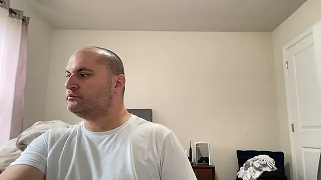 Snapshot of SluggishChase99 chatting on April 1, 1:41 pm SluggishChase99 online show from April 1, 1:41 pm