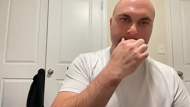 Snapshot of SluggishChase99 chatting on April 15, 3:24 am SluggishChase99 online show from April 15, 3:24 am