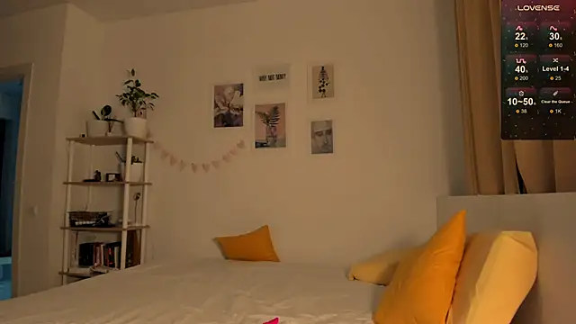  Lora Palmer online show from February 19, 8:31 pm