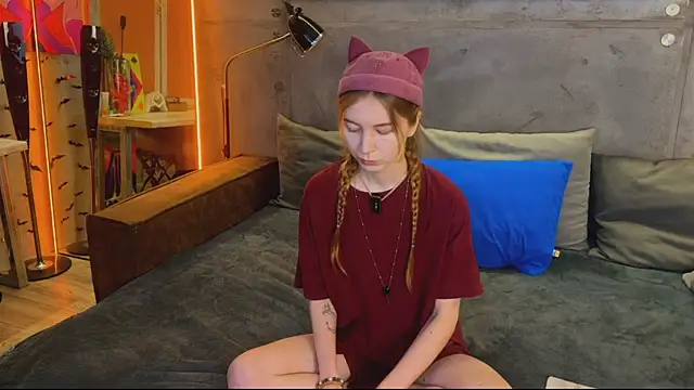 izi-fox online show from October 6, 4:15 pm