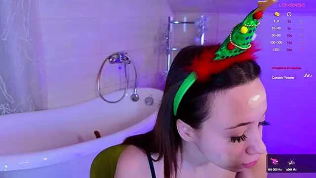 Hayle Hill online show from December 27, 2:14 am