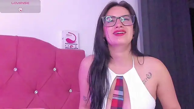 Snapshot of LucianaTomson chatting on December 21, 1:46 am LucianaTomson online show from December 21, 1:46 am