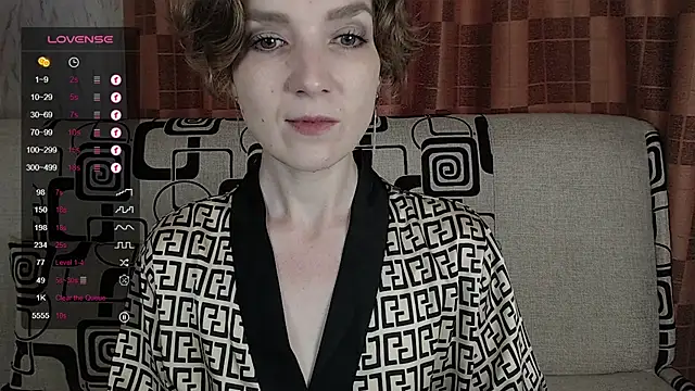 Snapshot of TinaWince chatting on July 4, 5:02 am TinaWince online show from July 4, 5:02 am