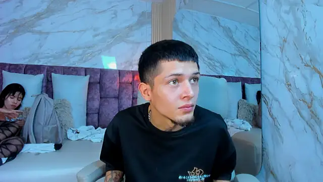 kendalltaylorr online show from April 7, 3:18 am