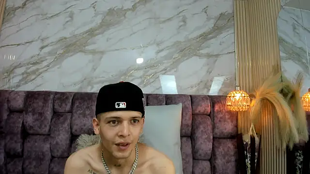 kendalltaylorr online show from April 10, 3:01 am