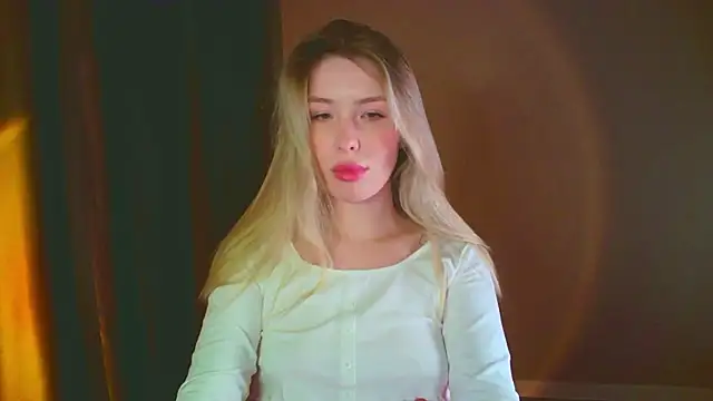 mia raspberrie online show from December 14, 8:40 pm