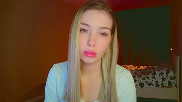 mia raspberrie online show from February 6, 2:22 am