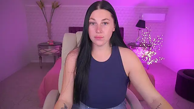 Snapshot of ArianaDarkk chatting on April 8, 8:31 pm ArianaDarkk online show from April 8, 8:31 pm