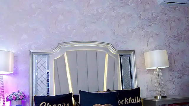 Issadorra online show from December 20, 10:27 am