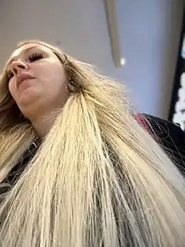 Snapshot of Teya_moon_ chatting on December 2, 11:12 am Teya moon  online show from December 2, 11:12 am