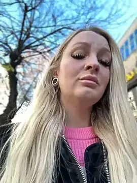 Snapshot of Teya_moon_ chatting on December 3, 10:39 am Teya moon  online show from December 3, 10:39 am