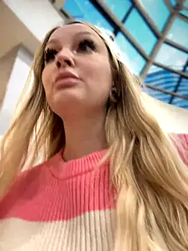 Snapshot of Teya_moon_ chatting on December 3, 1:43 pm Teya moon  online show from December 3, 1:43 pm