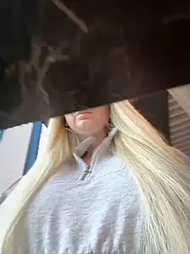 Snapshot of Teya_moon_ chatting on December 4, 10:02 am Teya moon  online show from December 4, 10:02 am