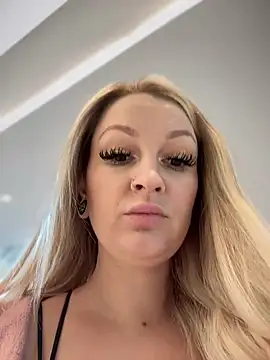 Snapshot of Teya_moon_ chatting on December 11, 11:51 am Teya moon  online show from December 11, 11:51 am