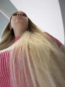 Snapshot of Teya_moon_ chatting on December 12, 10:34 am Teya moon  online show from December 12, 10:34 am