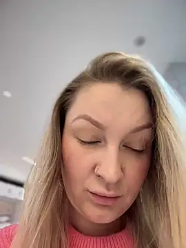 Snapshot of Teya_moon_ chatting on December 19, 11:39 am Teya moon  online show from December 19, 11:39 am