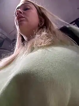 Snapshot of Teya_moon_ chatting on December 20, 9:21 am Teya moon  online show from December 20, 9:21 am