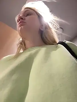 Snapshot of Teya_moon_ chatting on December 20, 12:27 pm Teya moon  online show from December 20, 12:27 pm