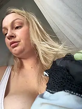 Snapshot of Teya_moon_ chatting on December 21, 12:49 pm Teya moon  online show from December 21, 12:49 pm