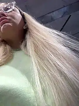 Snapshot of Teya_moon_ chatting on February 13, 10:34 am Teya moon  online show from February 13, 10:34 am