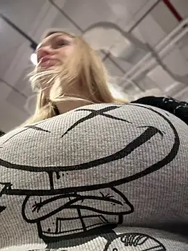 Snapshot of Teya_moon_ chatting on February 23, 12:37 pm Teya moon  online show from February 23, 12:37 pm