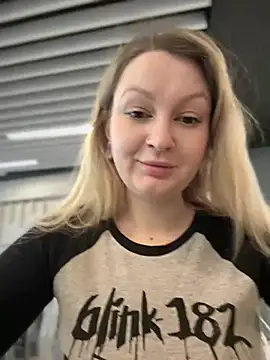 Snapshot of Teya_moon_ chatting on March 3, 11:44 am Teya moon  online show from March 3, 11:44 am