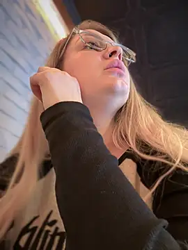 Snapshot of Teya_moon_ chatting on March 5, 12:11 pm Teya moon  online show from March 5, 12:11 pm