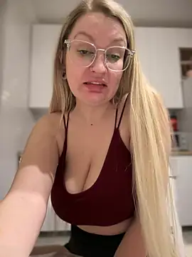 Snapshot of Teya_moon_ chatting on March 8, 10:45 pm Teya moon  online show from March 8, 10:45 pm