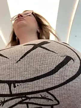 Teya moon  online show from February 5, 10:09 am