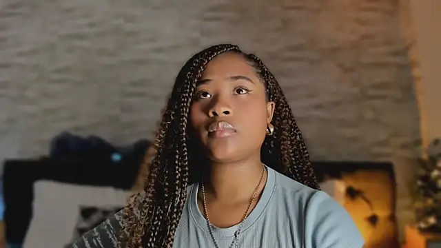 Snapshot of Anneth__M chatting on December 20, 7:32 pm Anneth M online show from December 20, 7:32 pm