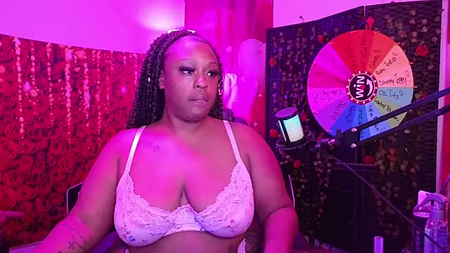 Snapshot of cheriserozequeen chatting on May 4, 6:15 pm cheriserozequeen online show from May 4, 6:15 pm