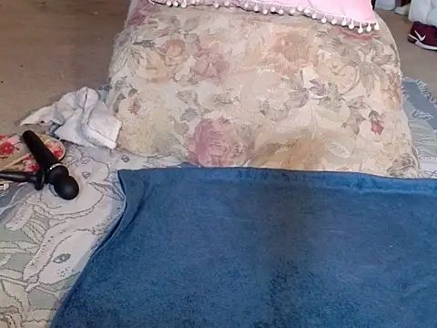 Snapshot of chanel_love chatting on January 9, 10:51 am chanel love online show from January 9, 10:51 am