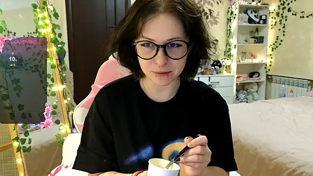 lily noris online show from December 13, 1:15 am