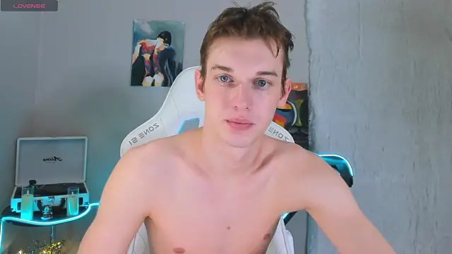 Snapshot of 4ever_dude chatting on March 10, 3:45 am 4ever dude online show from March 10, 3:45 am