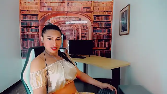 Snapshot of khiara_moretti chatting on December 19, 10:32 pm khiara moretti online show from December 19, 10:32 pm