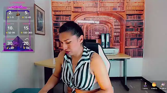 Snapshot of khiara_moretti chatting on December 27, 10:37 pm khiara moretti online show from December 27, 10:37 pm