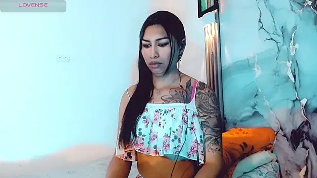 Snapshot of khiara_moretti chatting on October 3, 11:07 am khiara moretti online show from October 3, 11:07 am