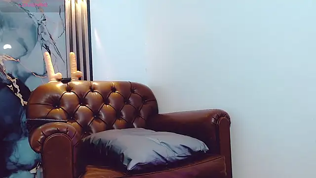Snapshot of khiara_moretti chatting on October 21, 11:11 am khiara moretti online show from October 21, 11:11 am
