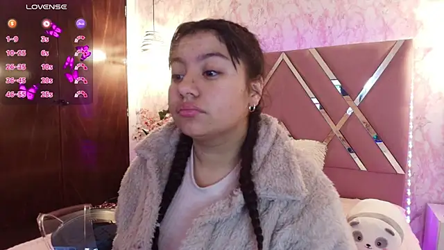 Snapshot of Miaa_Smiith1 chatting on March 5, 12:11 pm Miaa Smiith1 online show from March 5, 12:11 pm