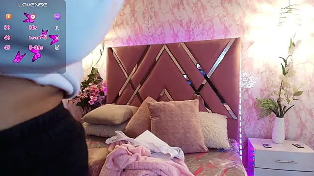 Snapshot of Miaa_Smiith1 chatting on March 8, 12:20 pm Miaa Smiith1 online show from March 8, 12:20 pm