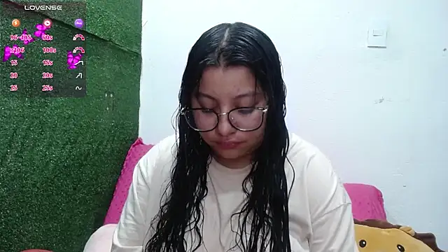 Snapshot of Miaa_Smiith1 chatting on November 6, 10:05 am Miaa Smiith1 online show from November 6, 10:05 am