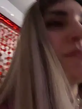 EvelynFrances online show from February 14, 6:51 pm