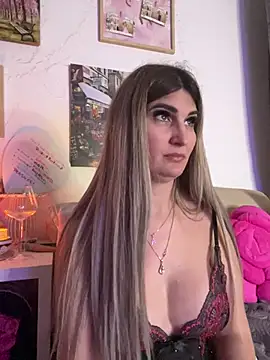 EvelynFrances online show from February 19, 6:54 pm