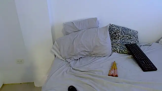 Snapshot of samanta_r_ chatting on February 10, 7:28 pm samanta r online show from February 10, 7:28 pm