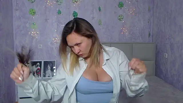 Snapshot of SallyVerda chatting on March 17, 4:08 am SallyVerda online show from March 17, 4:08 am