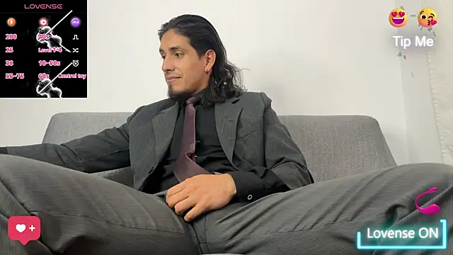 Tom blunt96 online show from October 16, 7:15 pm