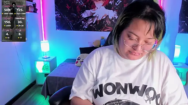 lucky-leah online show from November 4, 4:00 am