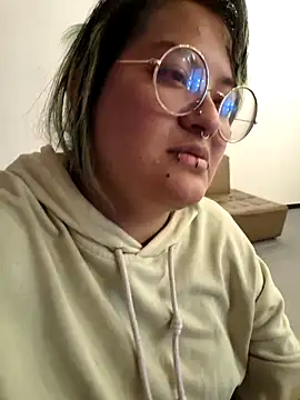 lucky-leah online show from November 7, 4:01 am